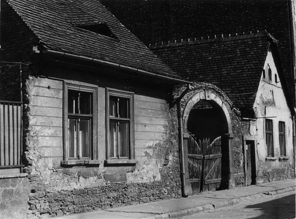 Zichy utcai lakóház utcafronti képe (Óbudai Múzeum CC BY-NC-SA)
