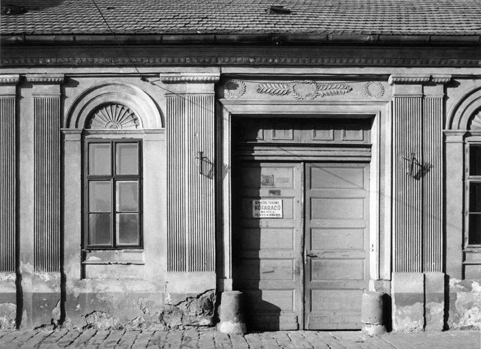 Lakóház utcafronti homlokzatáról készített felvétel (Óbudai Múzeum CC BY-NC-SA)