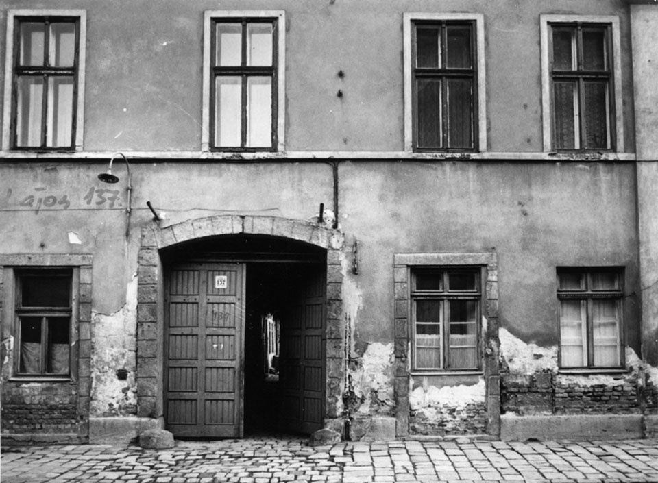 Emeletes lakóház utcafronti képe (Óbudai Múzeum CC BY-NC-SA)