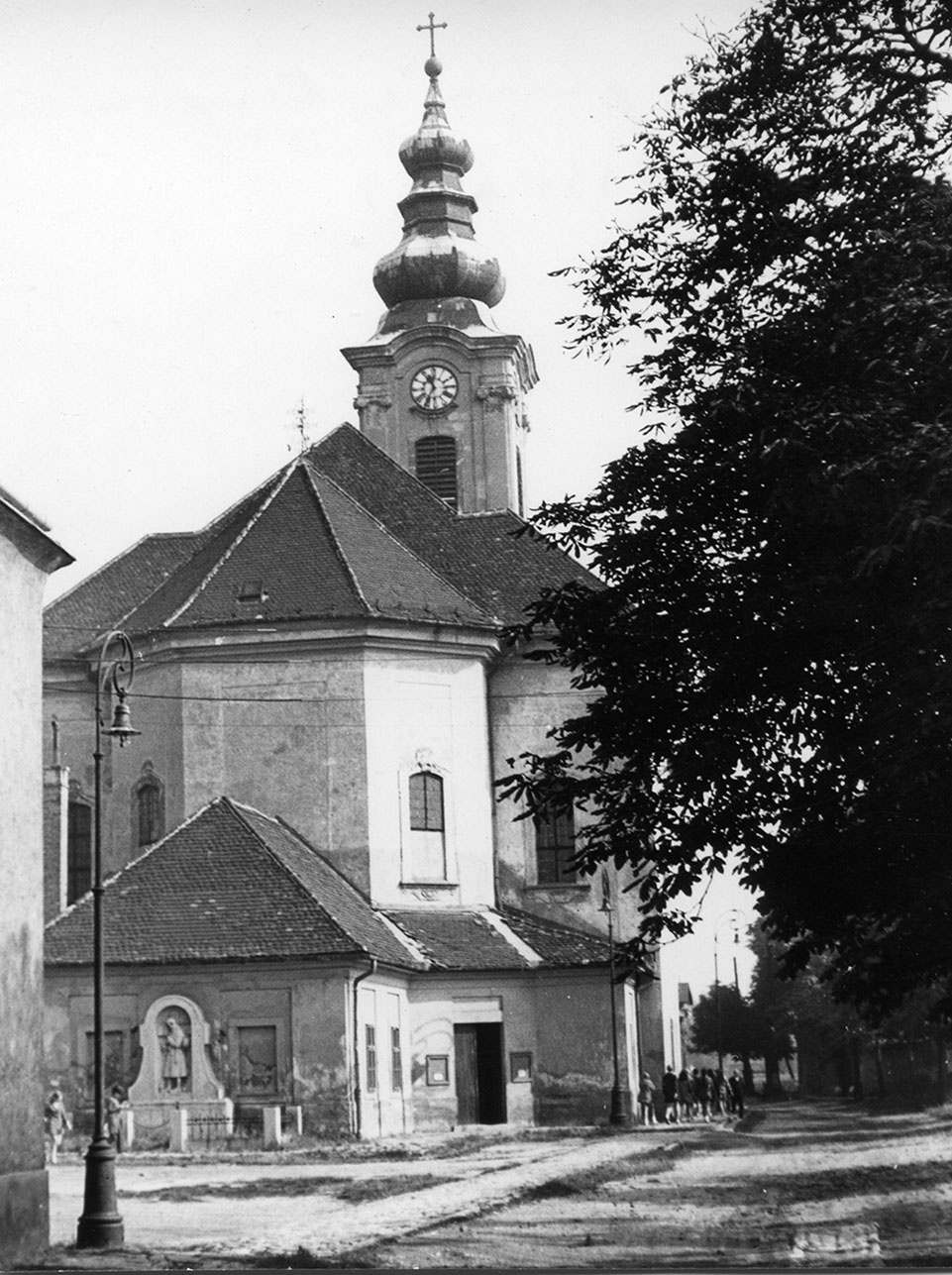 Az Óbudai Szent Péter és Pál Főplébánia templom épületéről készített felvétel (Óbudai Múzeum CC BY-NC-SA)