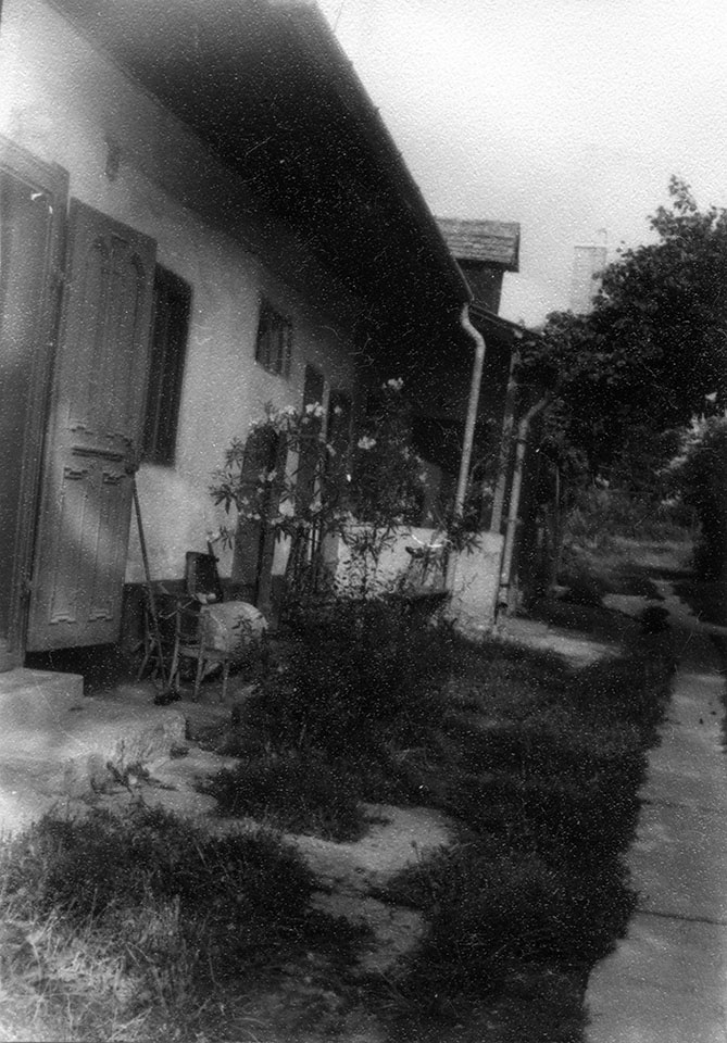 Földszintes lakóház udvaráról készített felvétel (Óbudai Múzeum CC BY-NC-SA)