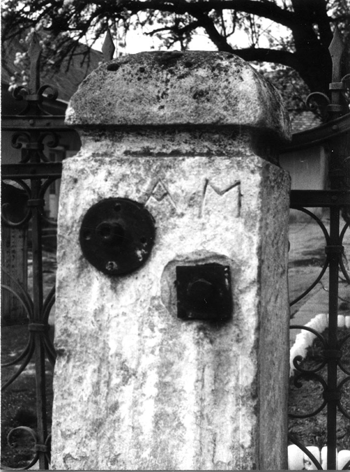 Kő kapuoszlopról készített felvétel (Óbudai Múzeum CC BY-NC-SA)
