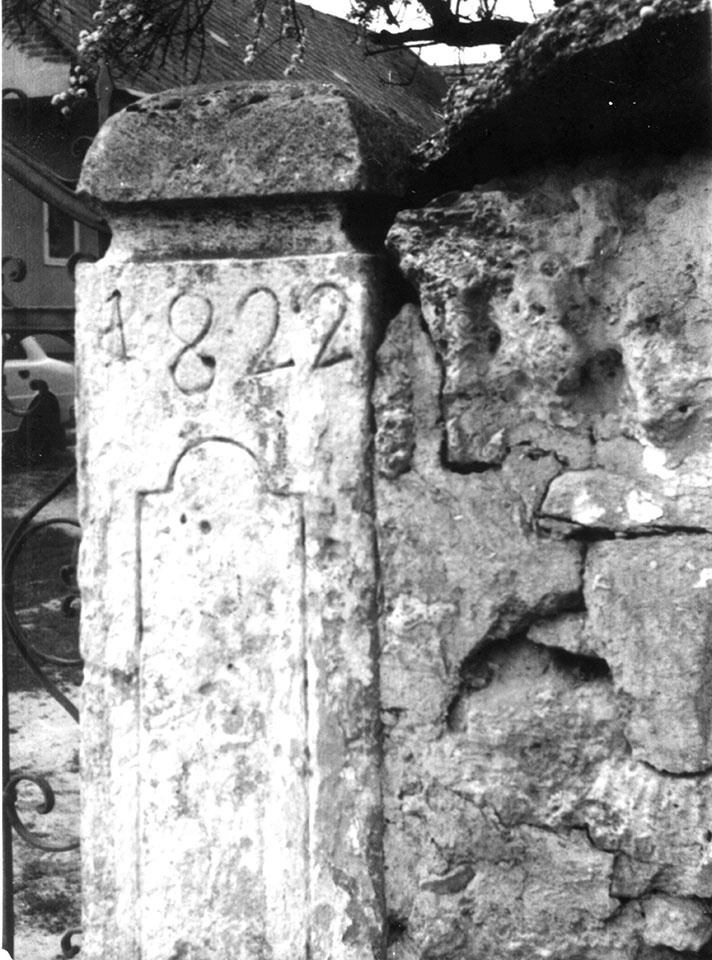 Kő kapuoszlopról készített felvétel (Óbudai Múzeum CC BY-NC-SA)