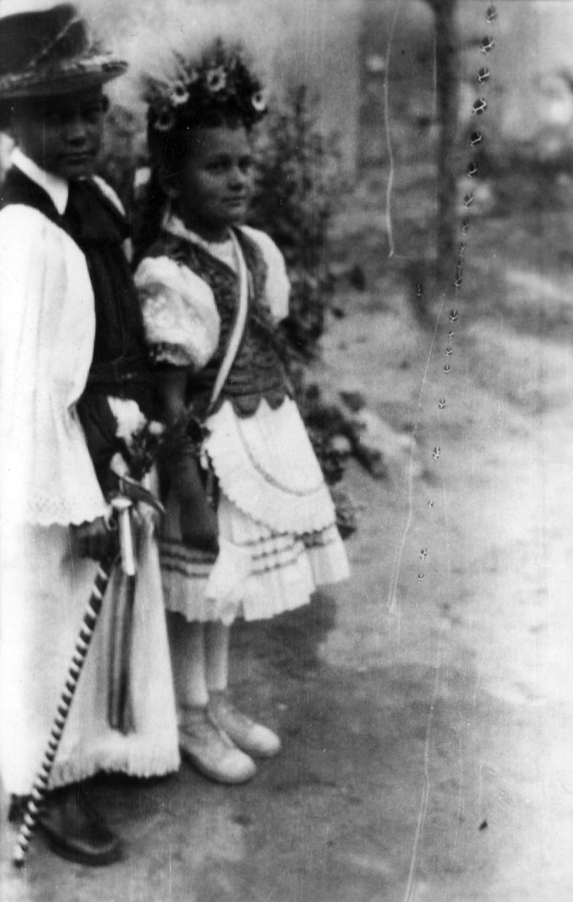 A szüreti felvonulás két gyerekszereplője 1926 (Cziffra György Nagytétényi Kulturális Központ - Helytörténeti Gyűjtemény CC BY-NC-SA)