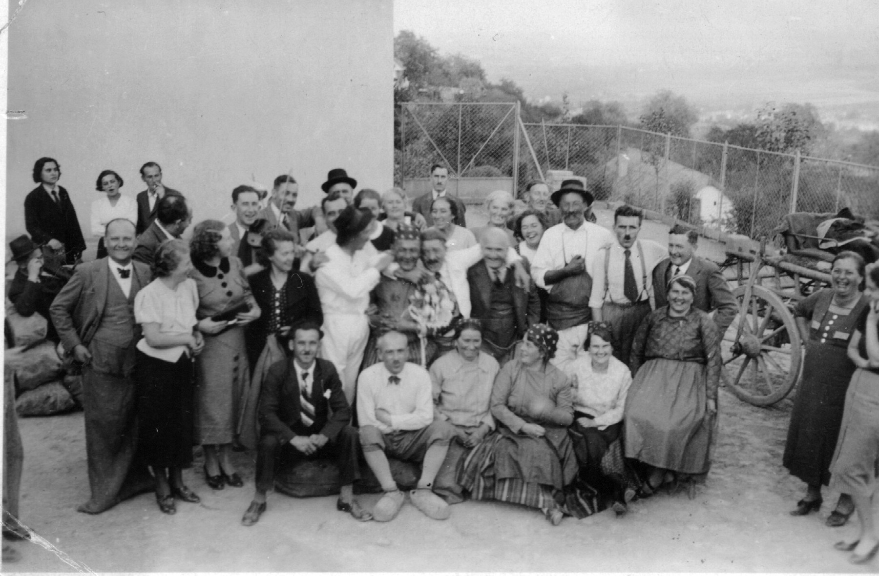 A Nagytétényi Polgári Kör szekszárdi kiránduláson az 1937 nyarán. (Cziffra György Nagytétényi Kulturális Központ - Helytörténeti Gyűjtemény CC BY-NC-SA)