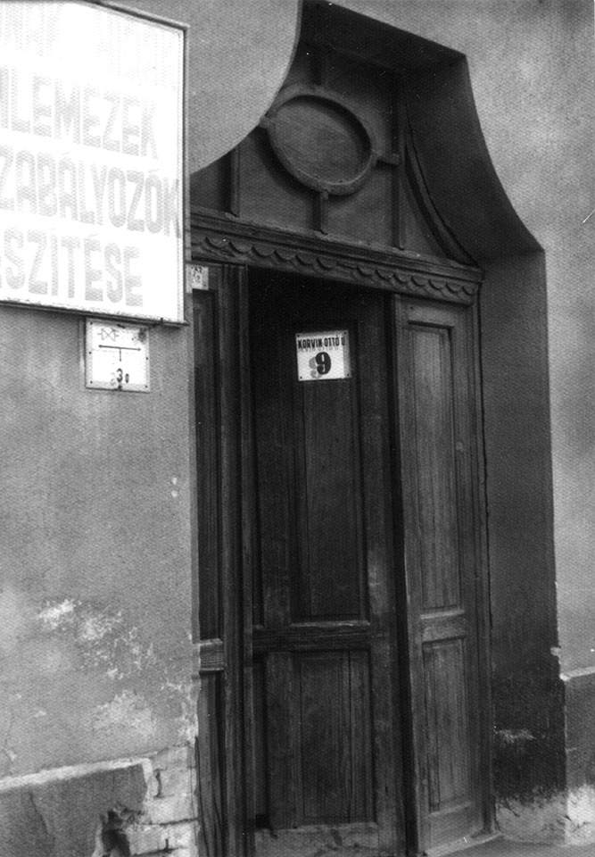 Ház kapujáról készített felvétel (Óbudai Múzeum CC BY-NC-SA)