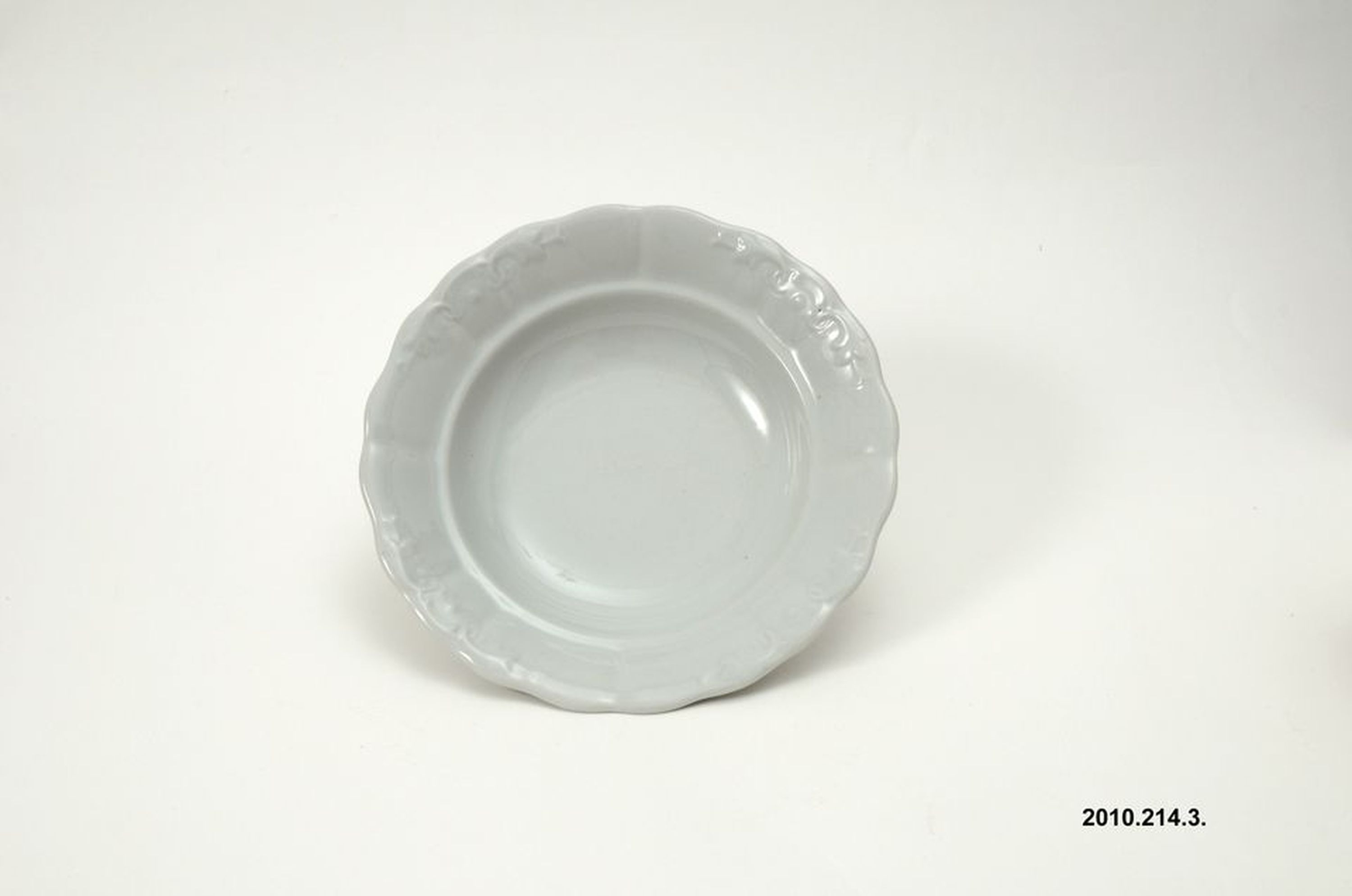 Porcelán levesestányér (Óbudai Múzeum CC BY-NC-SA)