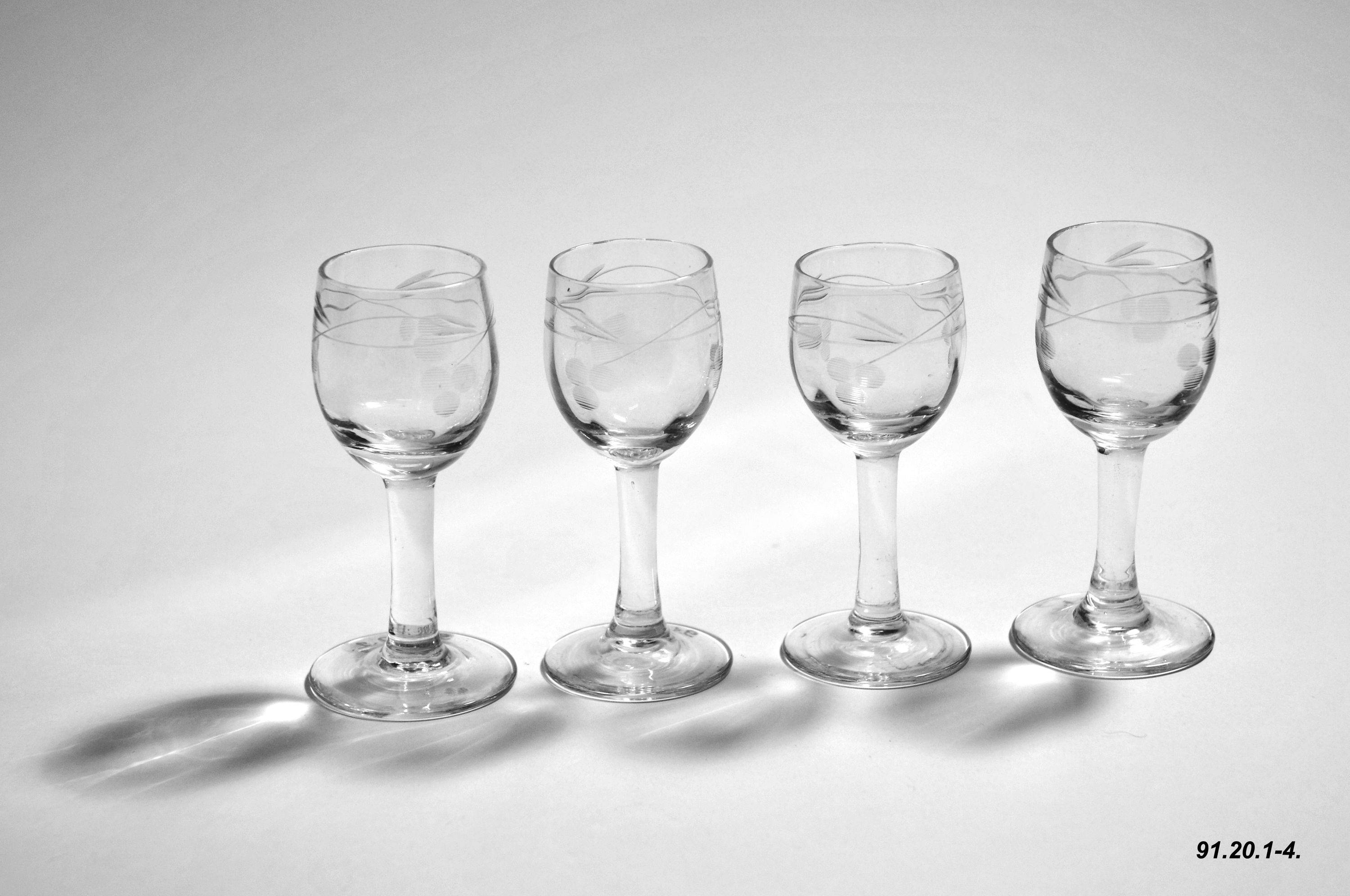 Likőrös pohárkészlet (Óbudai Múzeum CC BY-NC-SA)