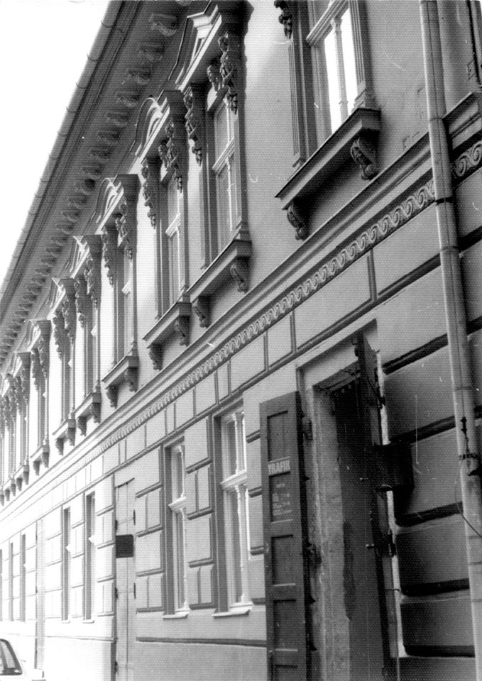 Emeletes lakóház utcafronti homlokzatának felvétele (Óbudai Múzeum CC BY-NC-SA)