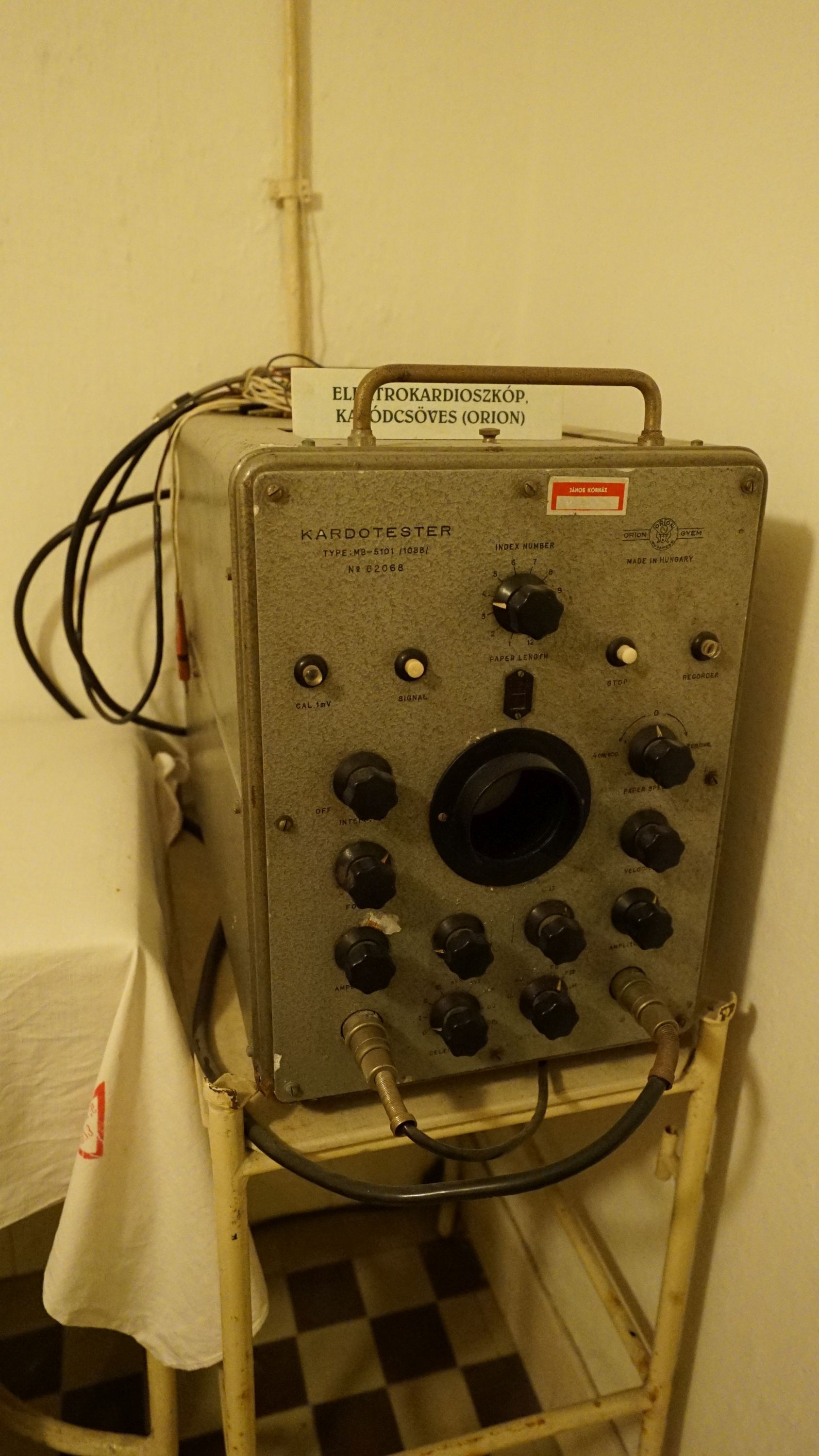 Elektrokardioszkóp (Sziklakórház Atombunker Múzeum CC BY-NC-SA)