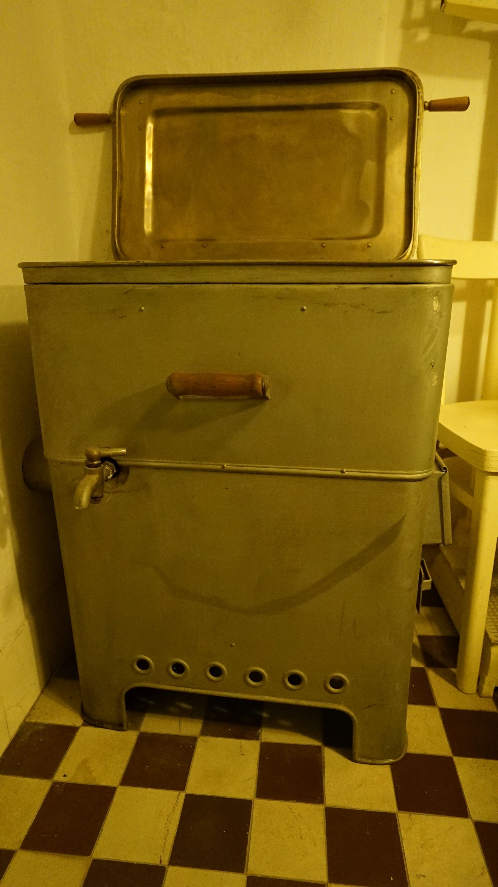 Sterilizáló gép (Sziklakórház Atombunker Múzeum CC BY-NC-SA)