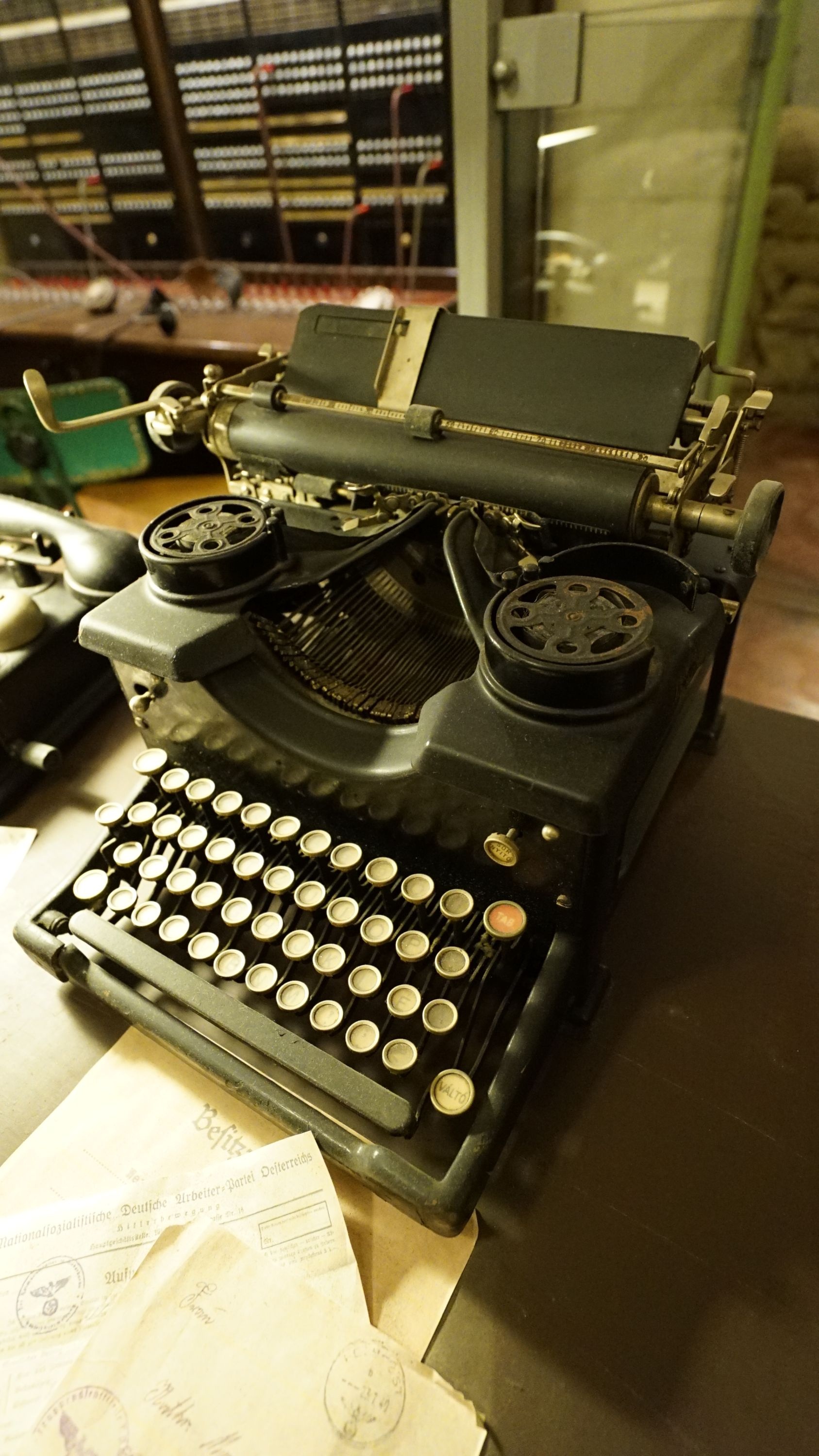 Royal írógép. (Sziklakórház Atombunker Múzeum CC BY-NC-SA)