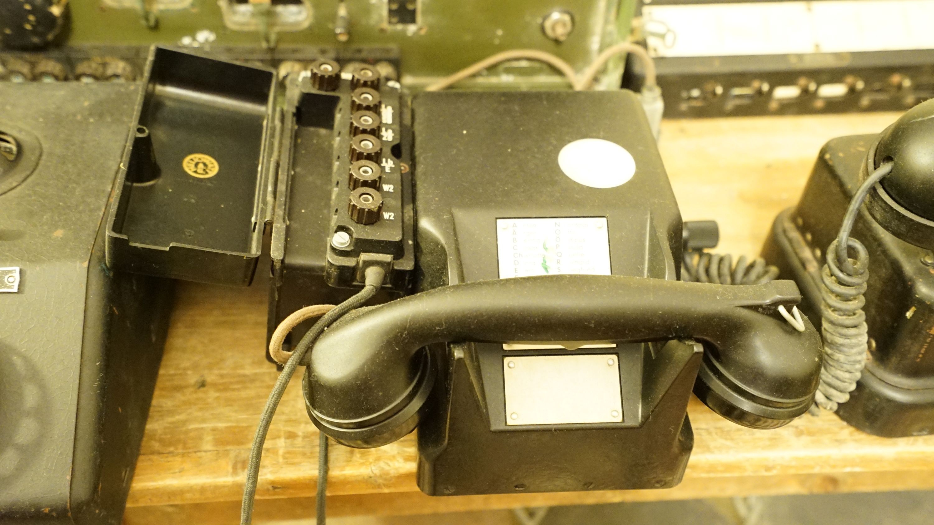 Heliowatt AG telefonkészülék tápegység (Sziklakórház Atombunker Múzeum CC BY-NC-SA)