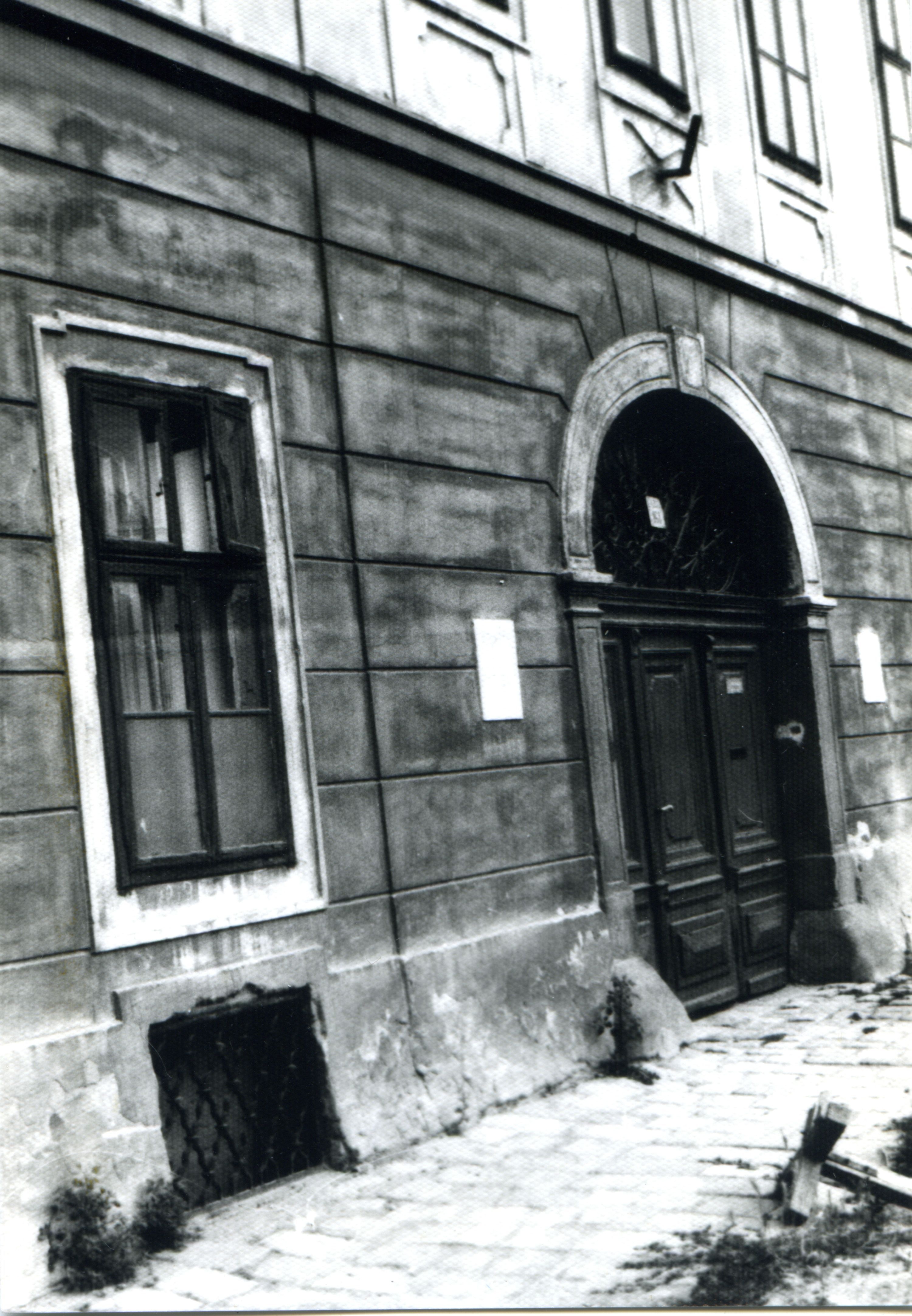 Plébánia utcafronti homlokzatáról készített felvétel (Óbudai Múzeum CC BY-NC-SA)