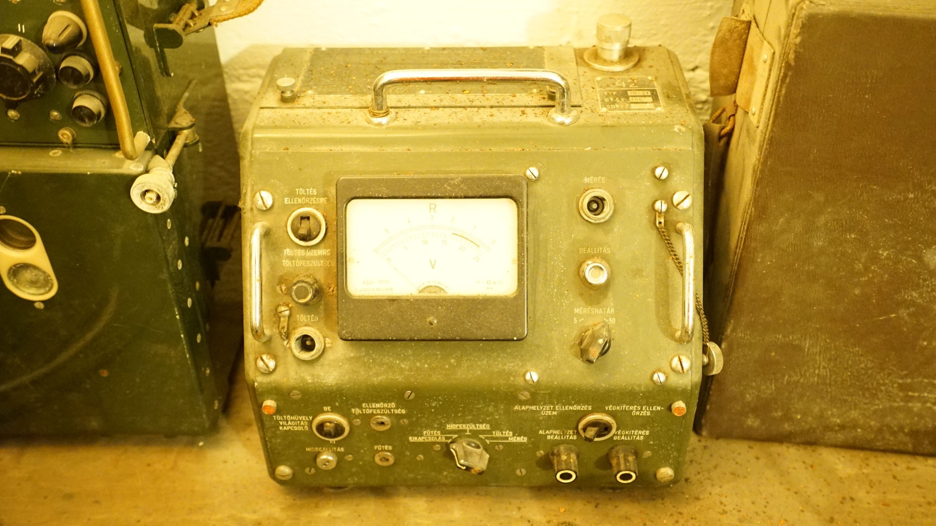 Sugárzásmérő műszer (Sziklakórház Atombunker Múzeum CC BY-NC-SA)