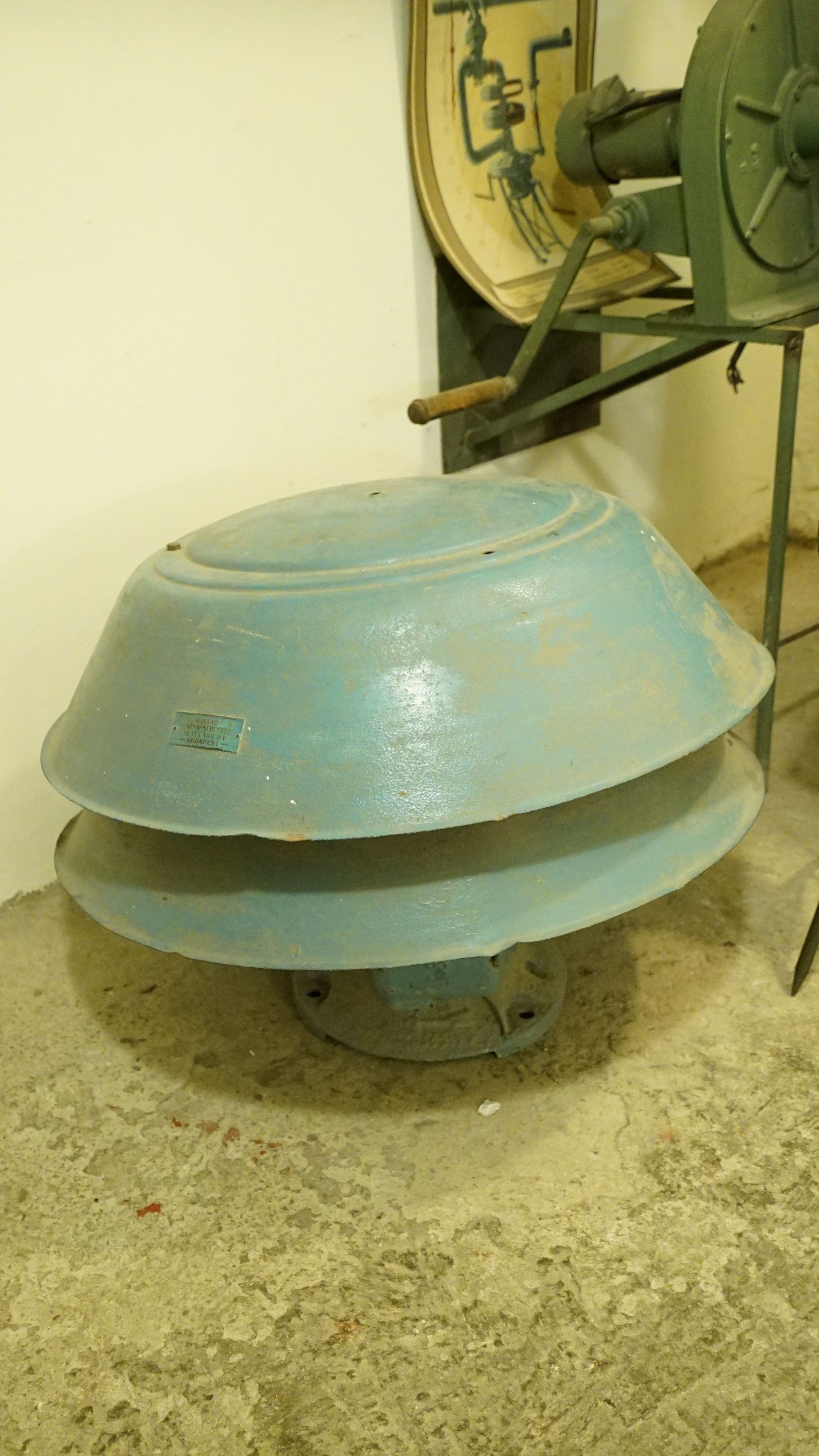 Elektromos sziréna (Sziklakórház Atombunker Múzeum CC BY-NC-SA)