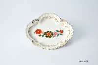 Porcelán gyűrűtálka, virágfüzéres díszítéssel, az Aquincumi Porcelángyár terméke