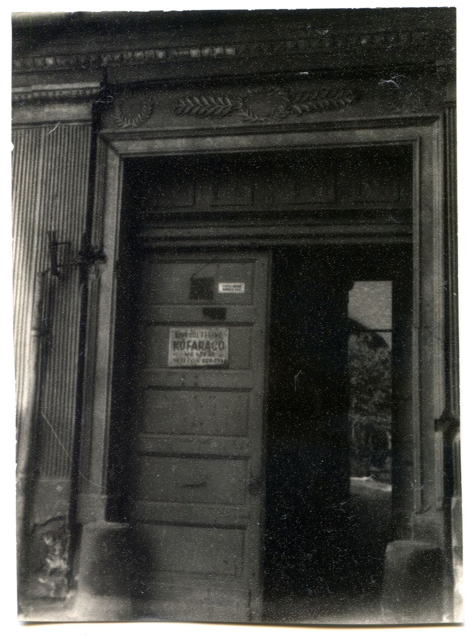 Lakóház utcafronti kapujáról készített felvétel (Óbudai Múzeum CC BY-NC-SA)