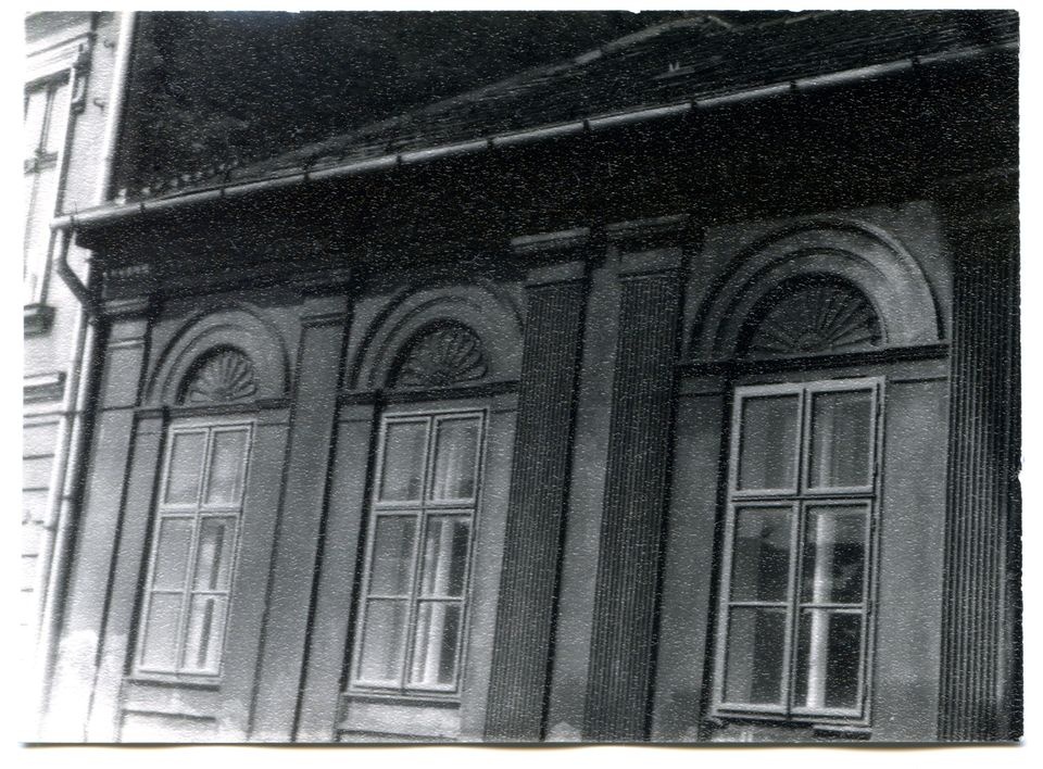 Lakóház utcafronti homlokzatáról készített felvétel (Óbudai Múzeum CC BY-NC-SA)