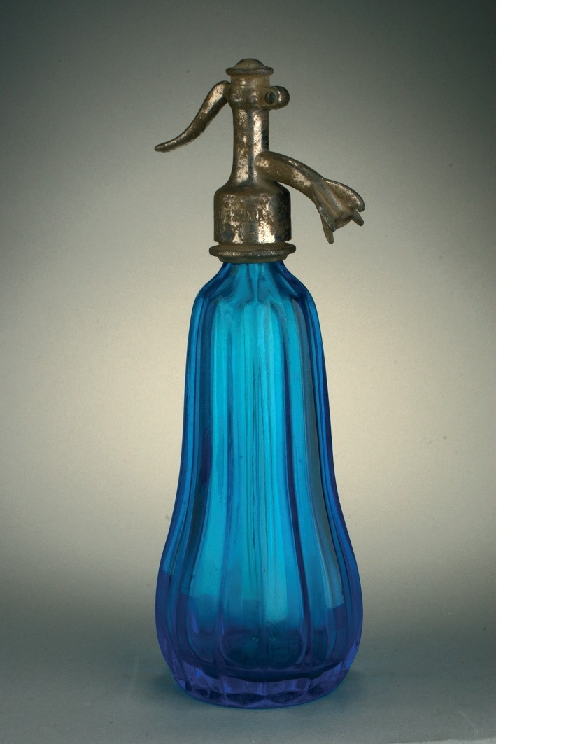 Szódavizes palackról készült fénykép (Magyar Kereskedelmi és Vendéglátóipari Múzeum CC BY-NC-SA)