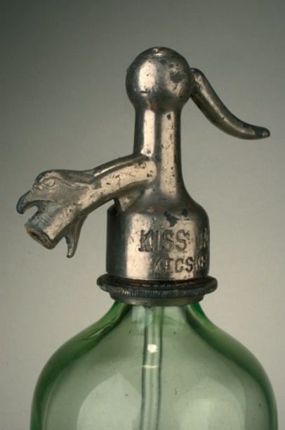 Szódavizes palack csap (Magyar Kereskedelmi és Vendéglátóipari Múzeum CC BY-NC-SA)