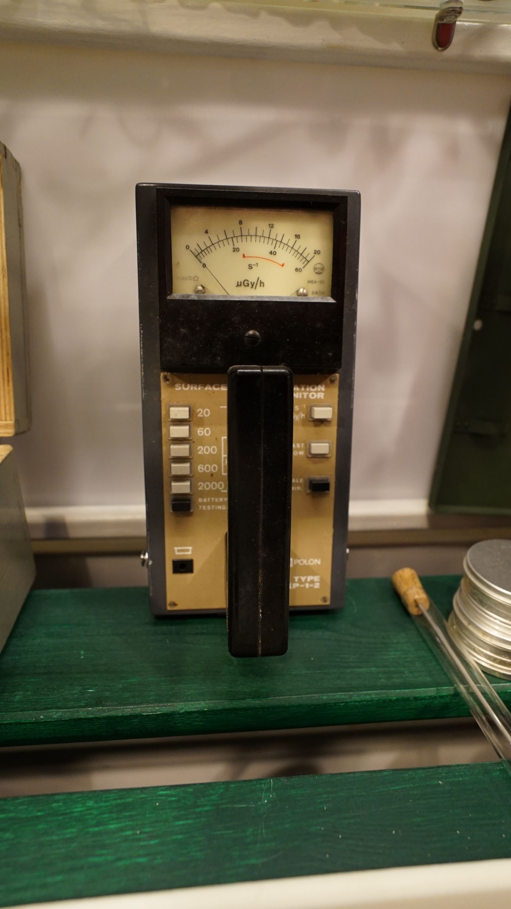 Sugárzásmérő (Sziklakórház Atombunker Múzeum CC BY-NC-SA)
