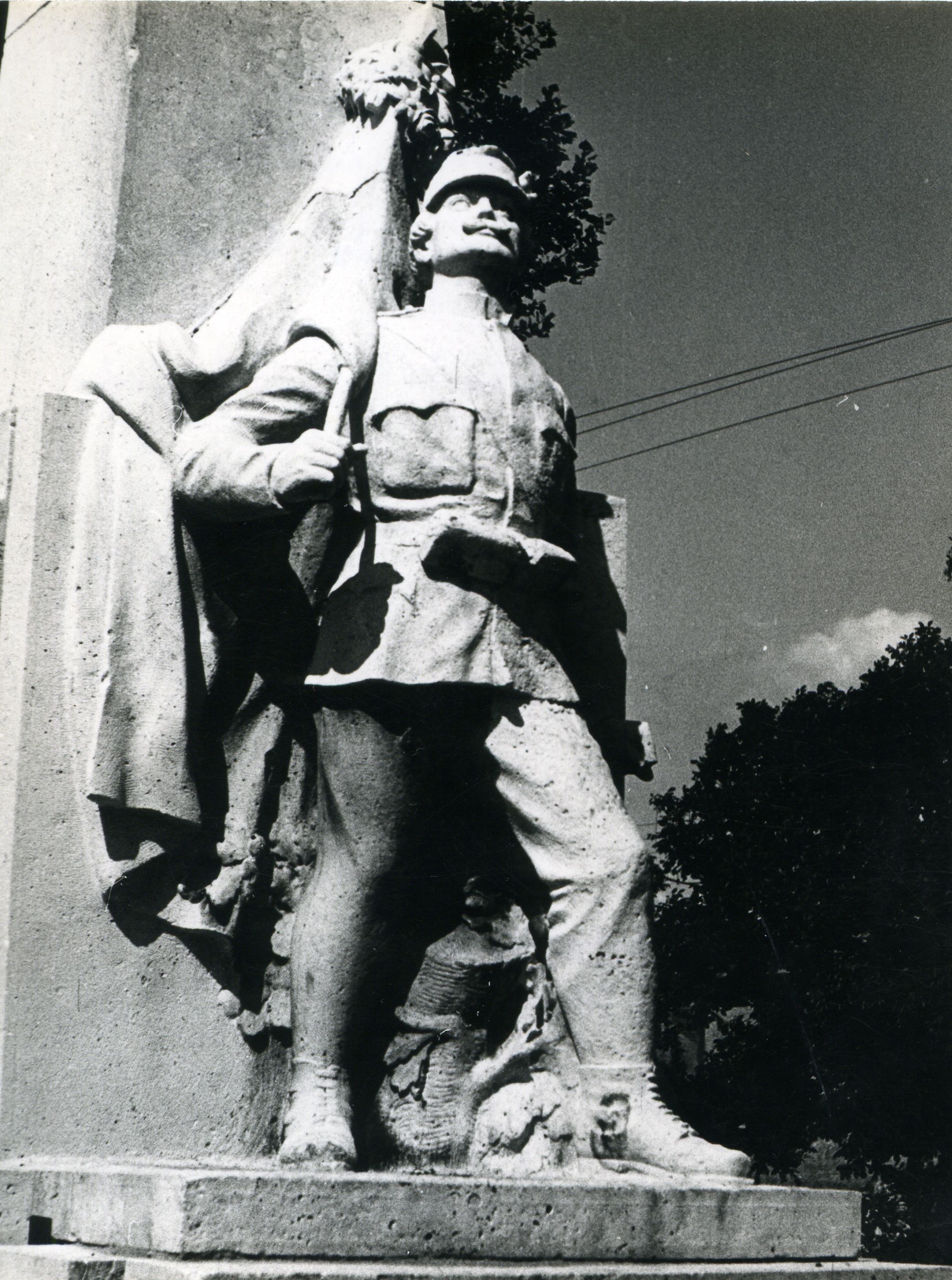 Katonát ábrázoló szoborról készített felvétel (Óbudai Múzeum CC BY-NC-SA)