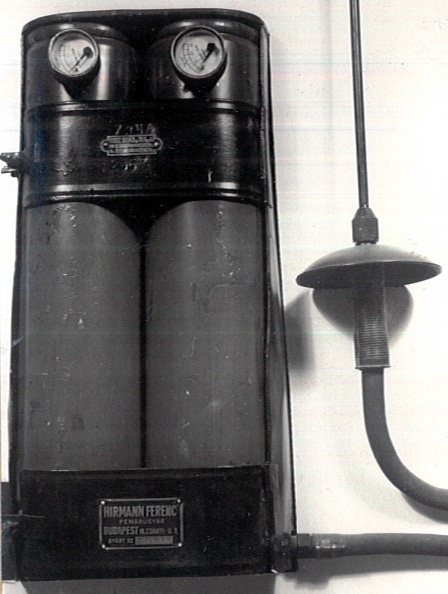 "ELEKTROPAX" háti tűzoltókészülék (Katasztrófavédelem Központi Múzeuma CC BY-NC-SA)