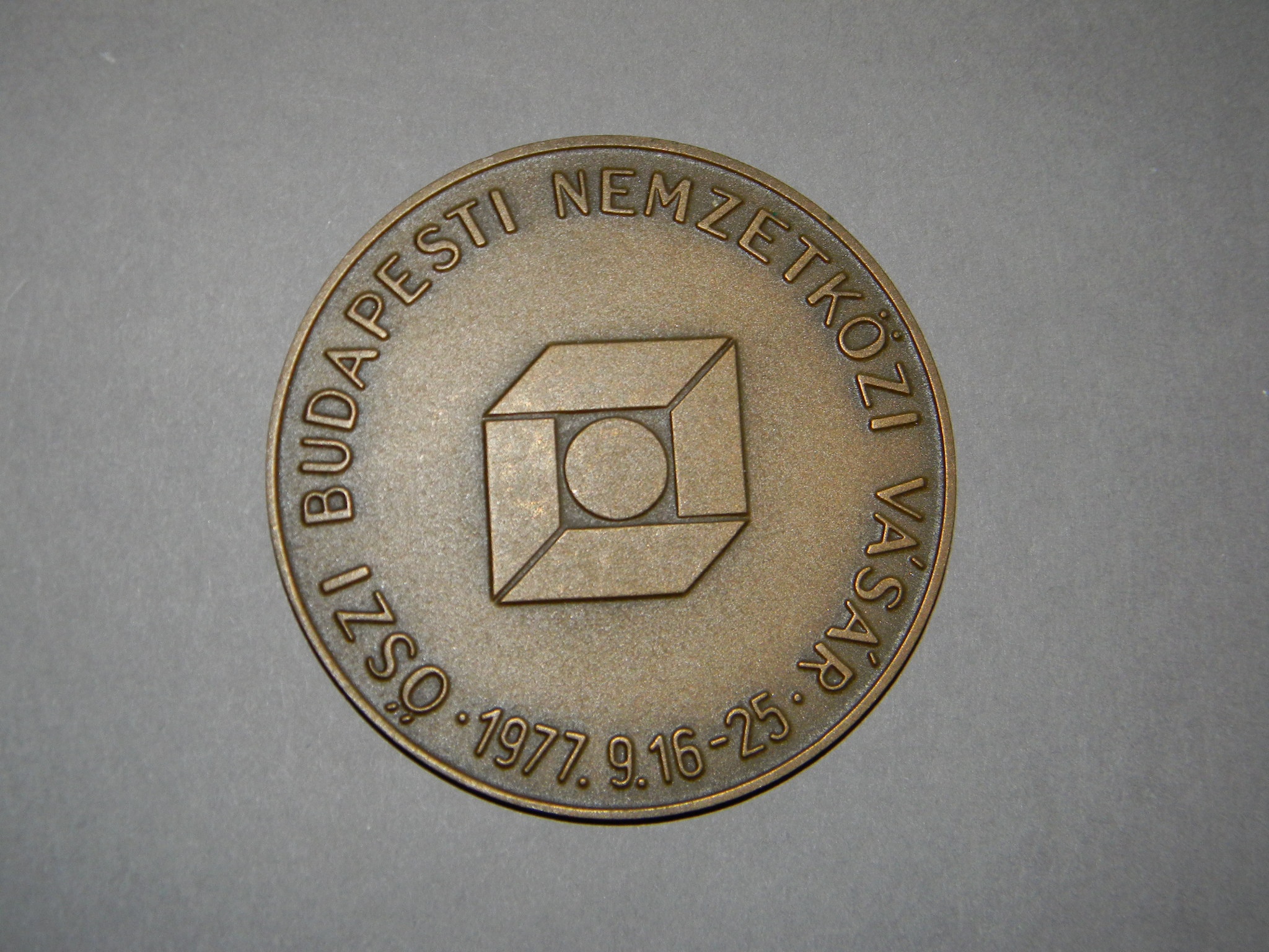 Őszi Budapesti Nemzetközi Vásár emlékérme, 1977 (Magyar Kereskedelmi és Vendéglátóipari Múzeum CC BY-NC-SA)