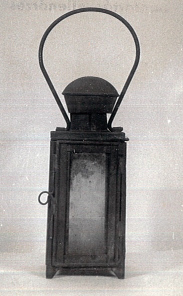Hordozható nagyméretű gyertyalámpa (Katasztrófavédelem Központi Múzeuma CC BY-NC-SA)