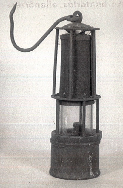 Davy lámpa, üveges (Katasztrófavédelem Központi Múzeuma CC BY-NC-SA)