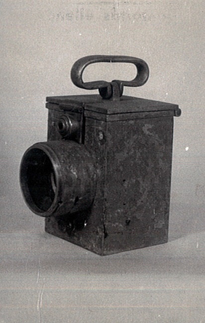 Légós akkumulátoros kézilámpa (Katasztrófavédelem Központi Múzeuma CC BY-NC-SA)
