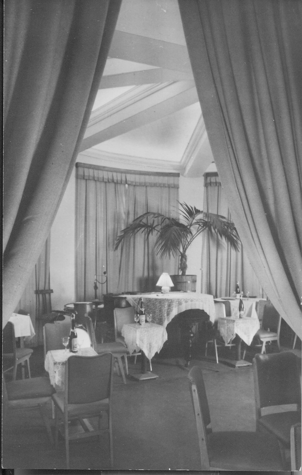 Busuló Juhász étterem szalonja (Magyar Kereskedelmi és Vendéglátóipari Múzeum CC BY-NC-ND)