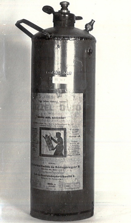 Vízzel oltó készülék (Katasztrófavédelem Központi Múzeuma CC BY-NC-SA)