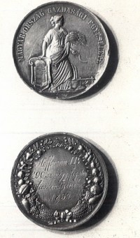 Magyarország Gazdasági Egíesülete által Hoffmann J; B. 290 sz. négy fogatú fecskendőjének adományozott érem