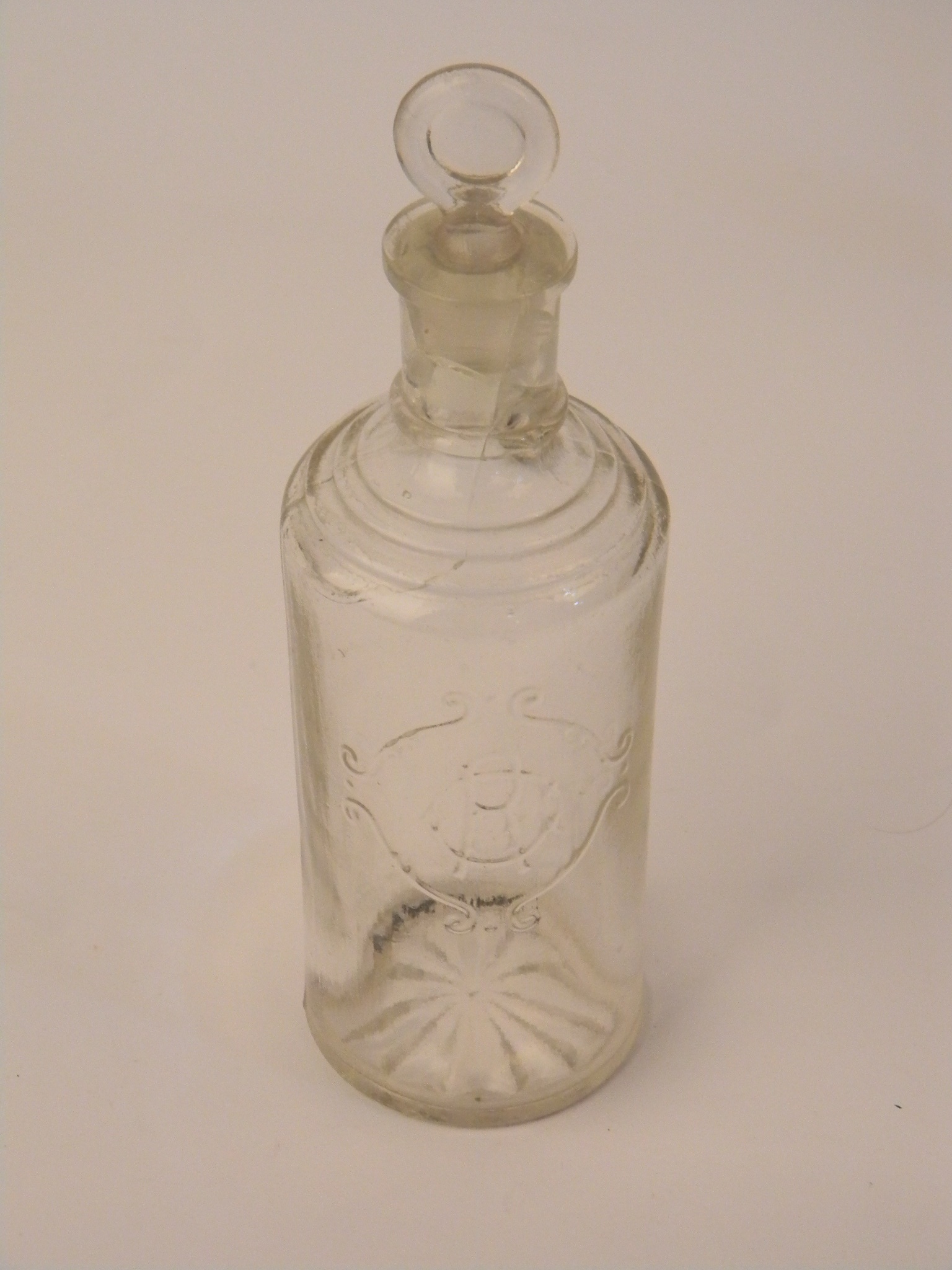 Illatszeres üveg (Magyar Kereskedelmi és Vendéglátóipari Múzeum CC BY-NC-SA)