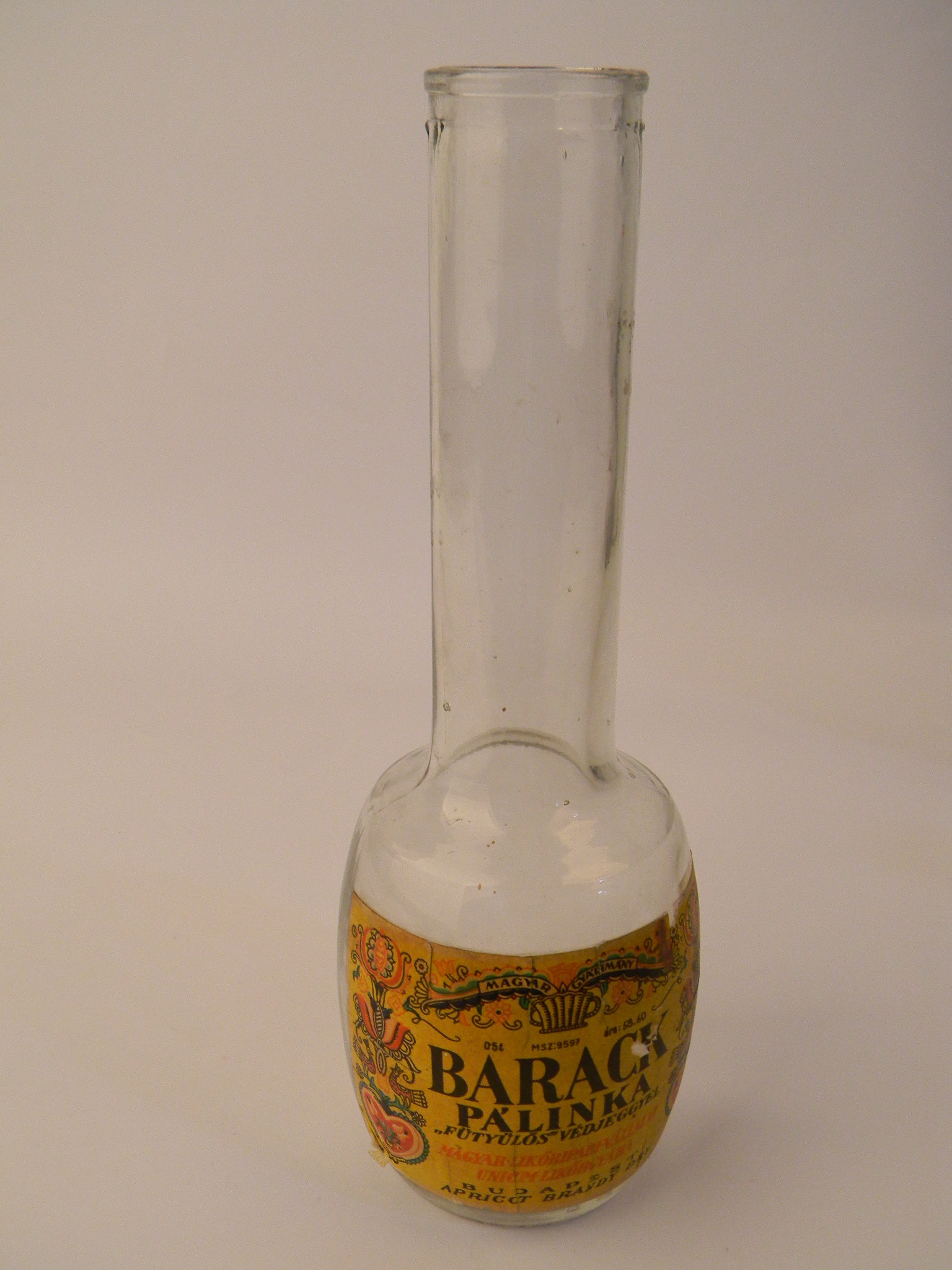 Fütyülős barackpálinkás üveg (Magyar Kereskedelmi és Vendéglátóipari Múzeum CC BY-NC-SA)