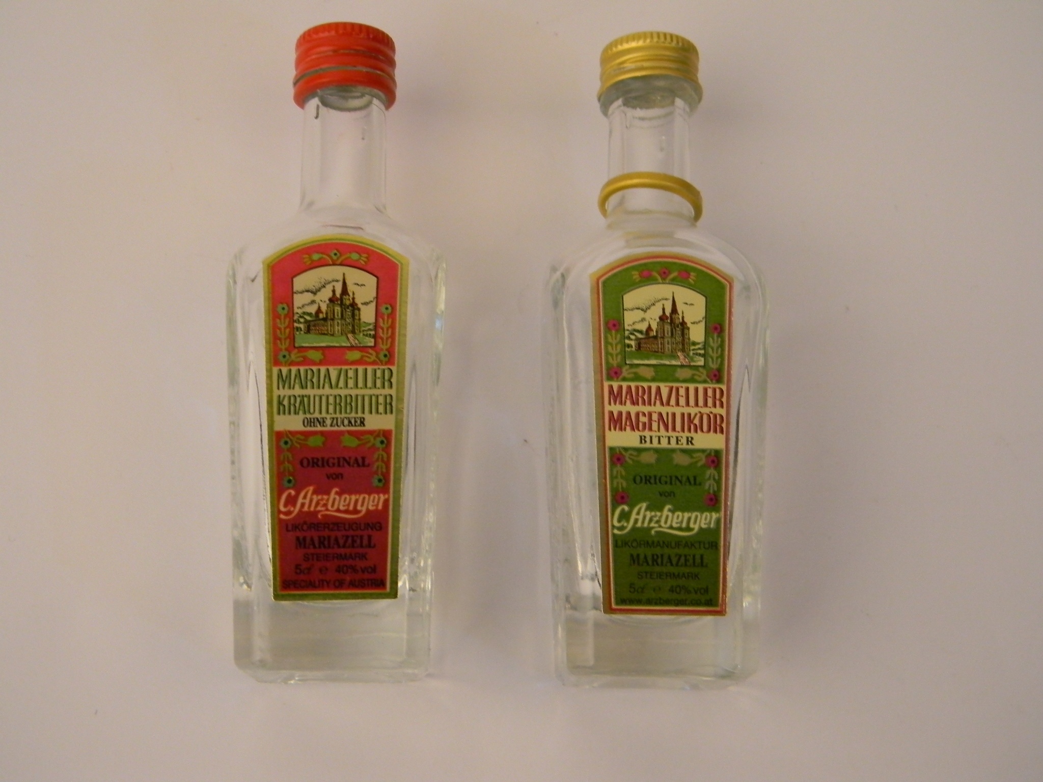 Mariazeller mini likőrösüvegek (Magyar Kereskedelmi és Vendéglátóipari Múzeum CC BY-NC-SA)