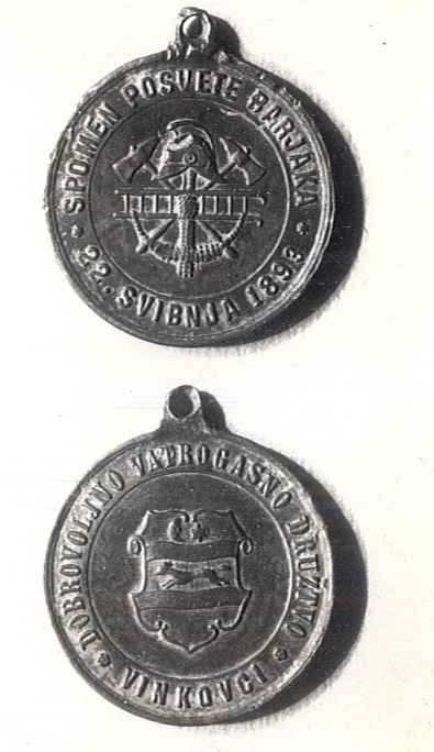 A vinkovcei tűzoltók horvát feliratú érme (Katasztrófavédelem Központi Múzeuma CC BY-NC-SA)