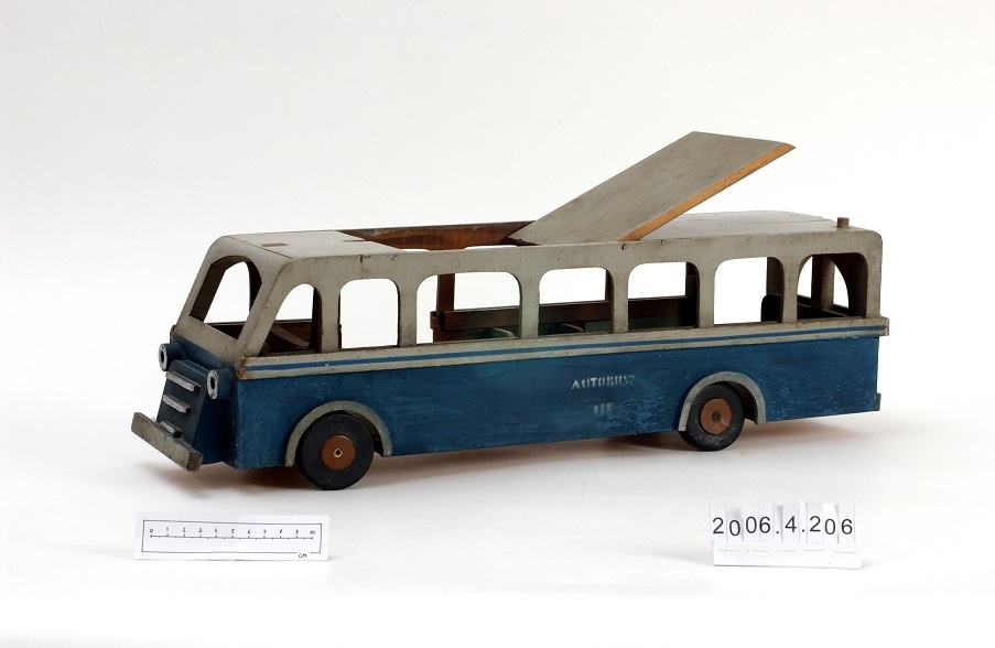 Játék autóbusz (Óbudai Múzeum CC BY-NC-SA)