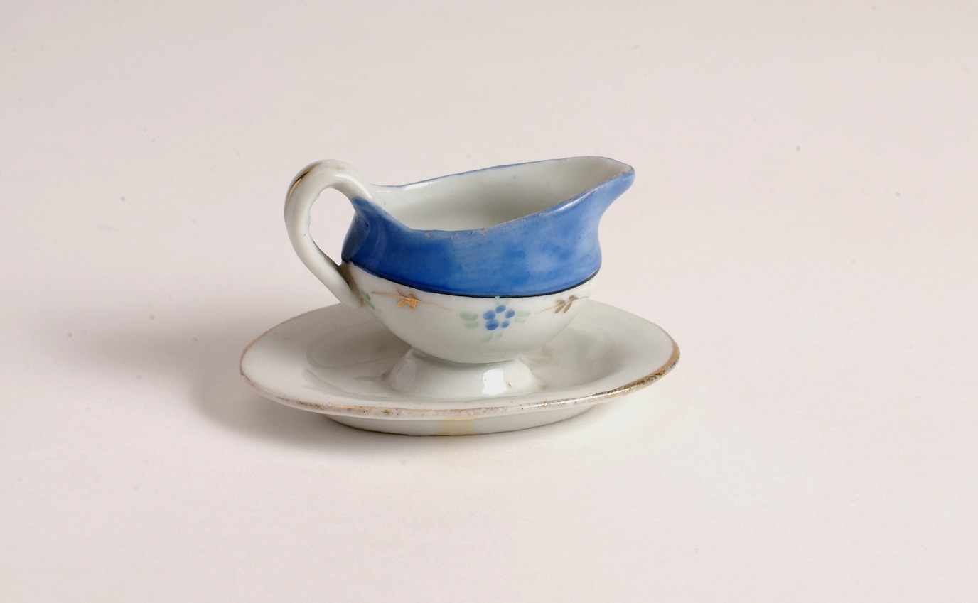 Játék étkészlet, mártásos csésze (Óbudai Múzeum CC BY-NC-SA)