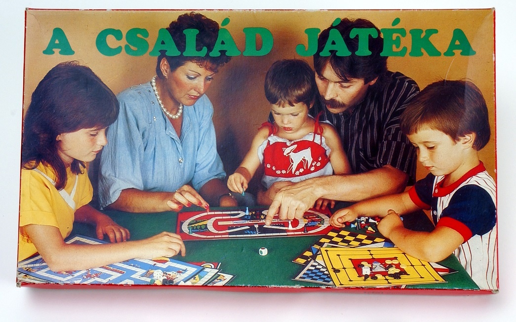 Társasjáték gyűjtemény: A család játéka (Óbudai Múzeum CC BY-NC-SA)