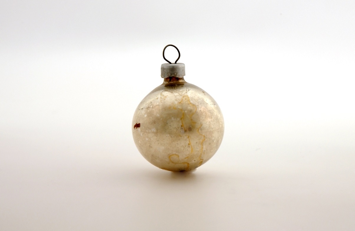 Karácsonyfadísz, gömb (Óbudai Múzeum CC BY-NC-SA)