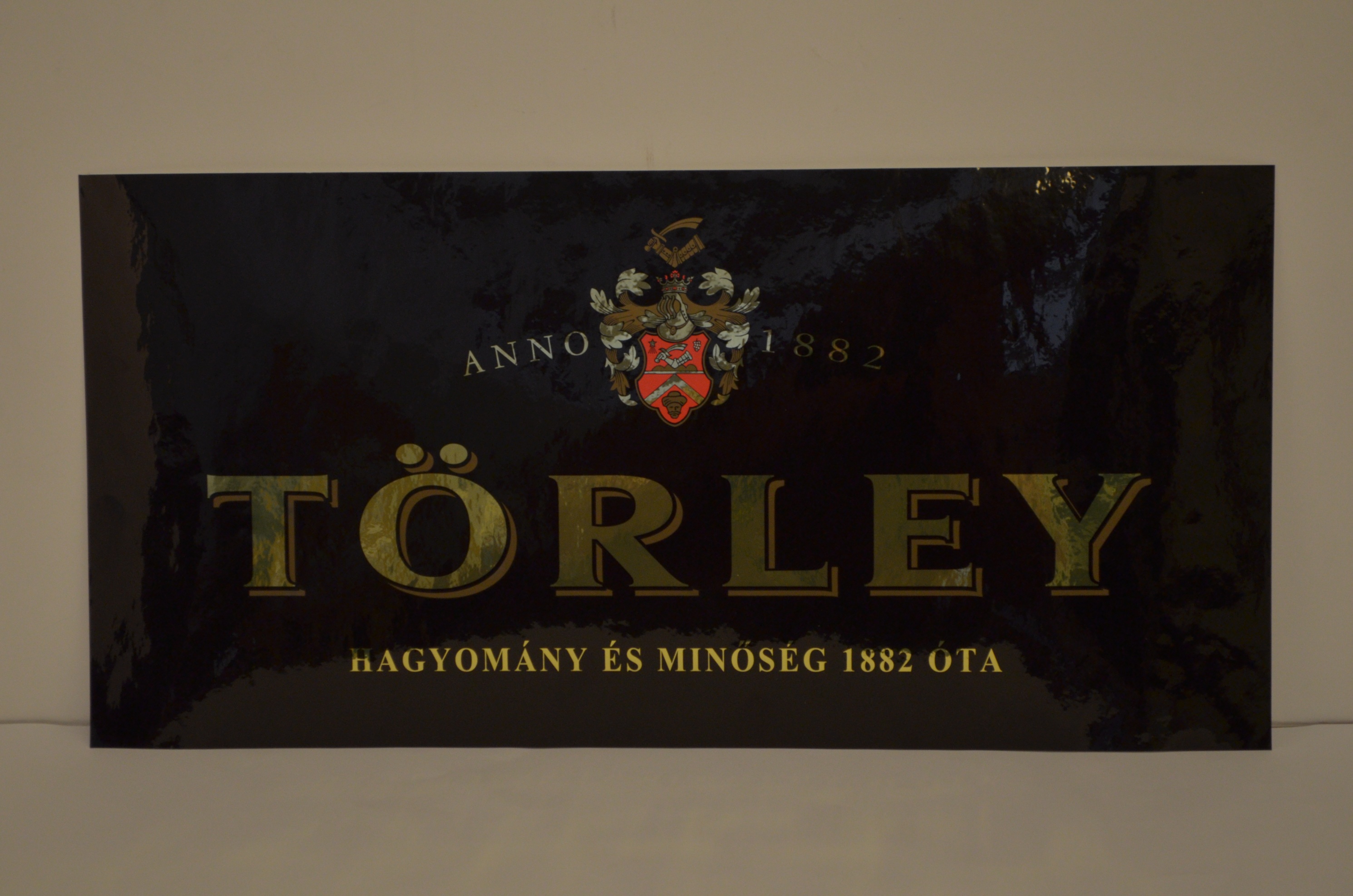 Törley Pezsgőpincészet szalag plakátja (Magyar Kereskedelmi és Vendéglátóipari Múzeum CC BY-NC-SA)