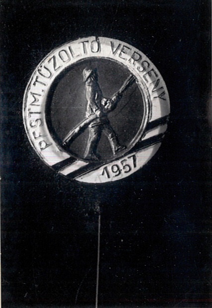 Pest megyei Tűzoltó Verseny jelvénye 1957. (Katasztrófavédelem Központi Múzeuma CC BY-NC-SA)