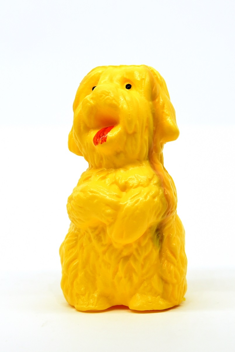 Műanyagfigura, kutya (Óbudai Múzeum CC BY-NC-SA)