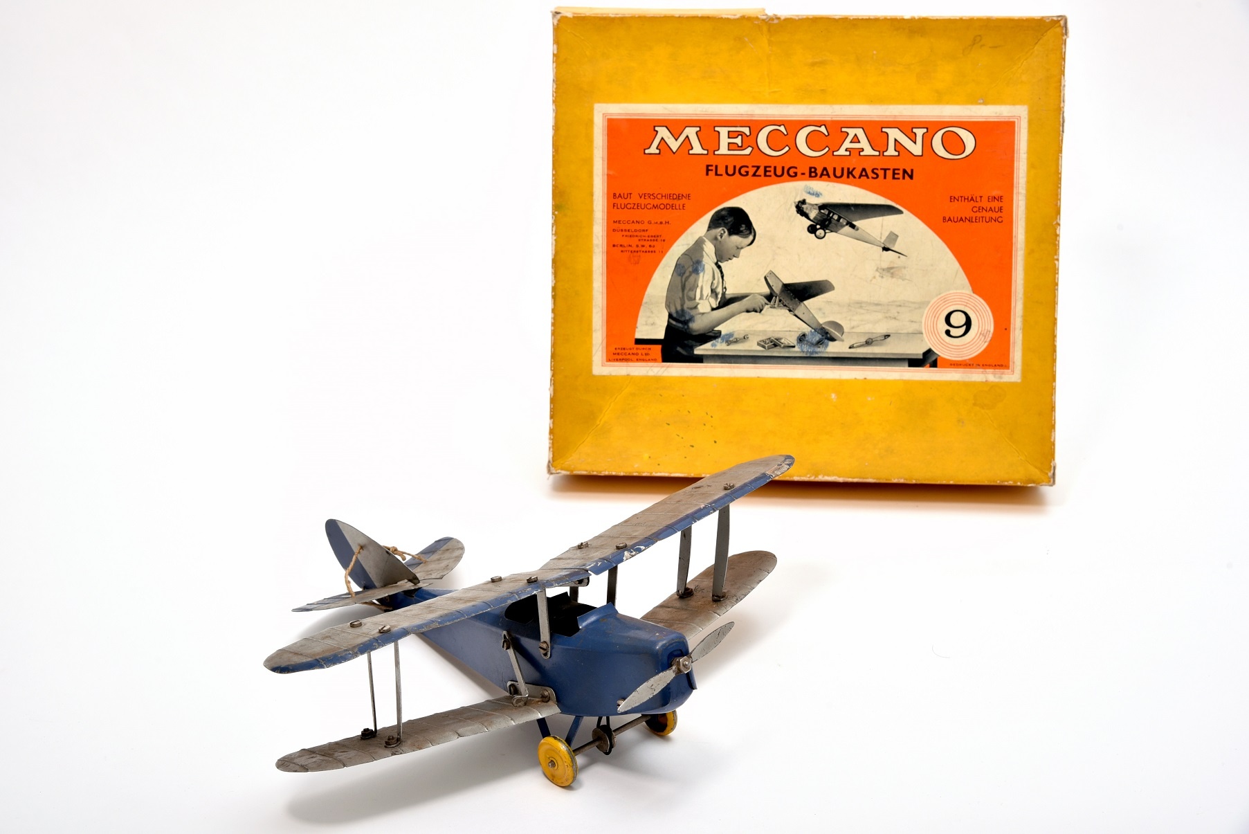 Építőjáték dobozával, repülőgép, Meccano (Óbudai Múzeum CC BY-NC-SA)