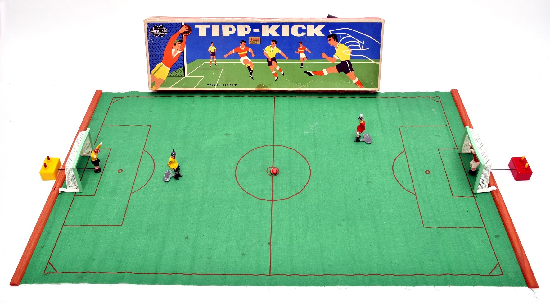 Társasjáték, asztali foci, Tip-Kick (Óbudai Múzeum CC BY-NC-SA)