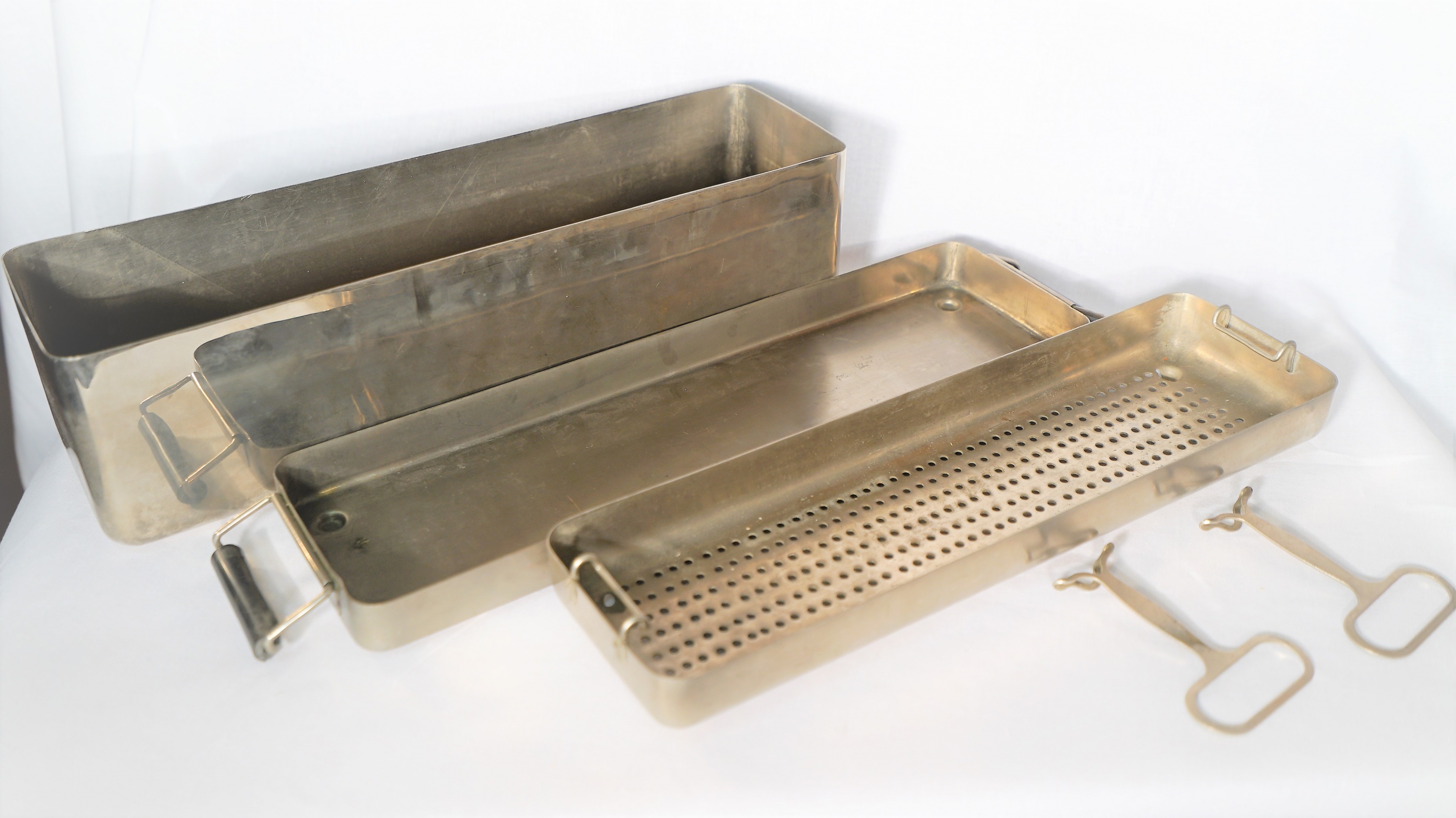 műszer sterilizáló doboz (Sziklakórház Atombunker Múzeum CC BY-NC-SA)