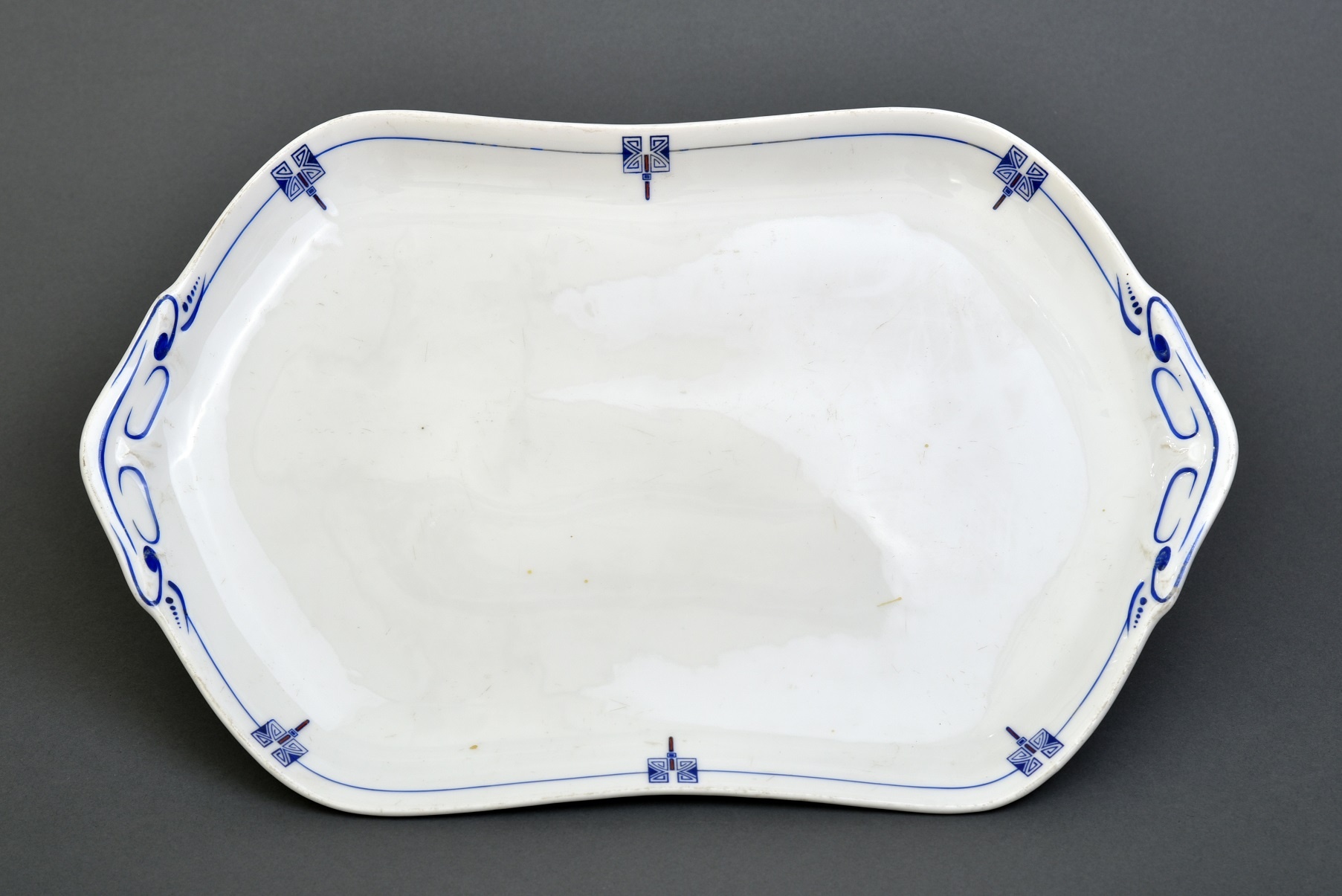 Porcelán pecsenyés tál, Hüttl Tivadar porcelángyár (Óbudai Múzeum CC BY-NC-SA)